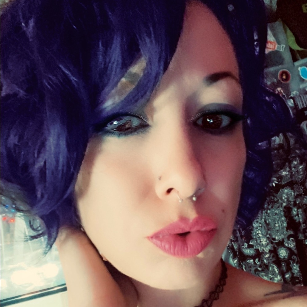 Meet your Posher, Miss Misery